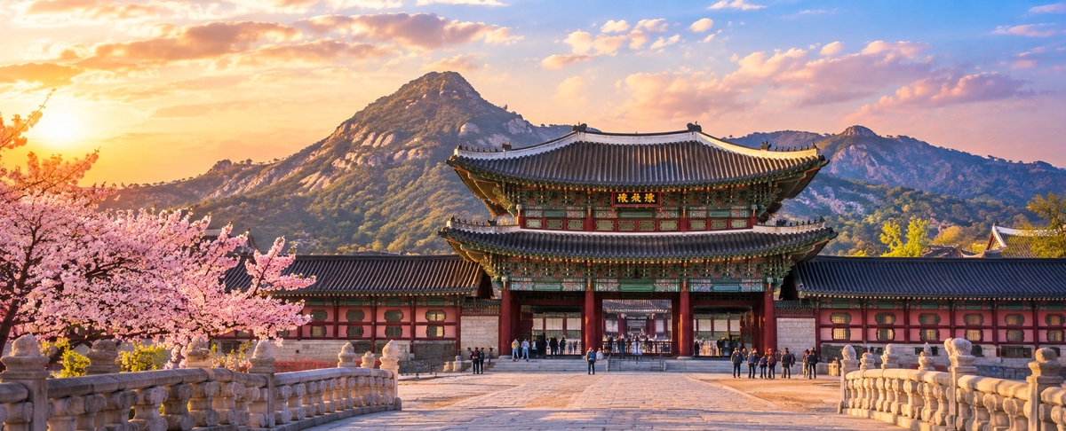 Gyeongbokgung Palace with the mountains behind, Seoul
